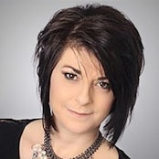 Patty Riddle Headshot